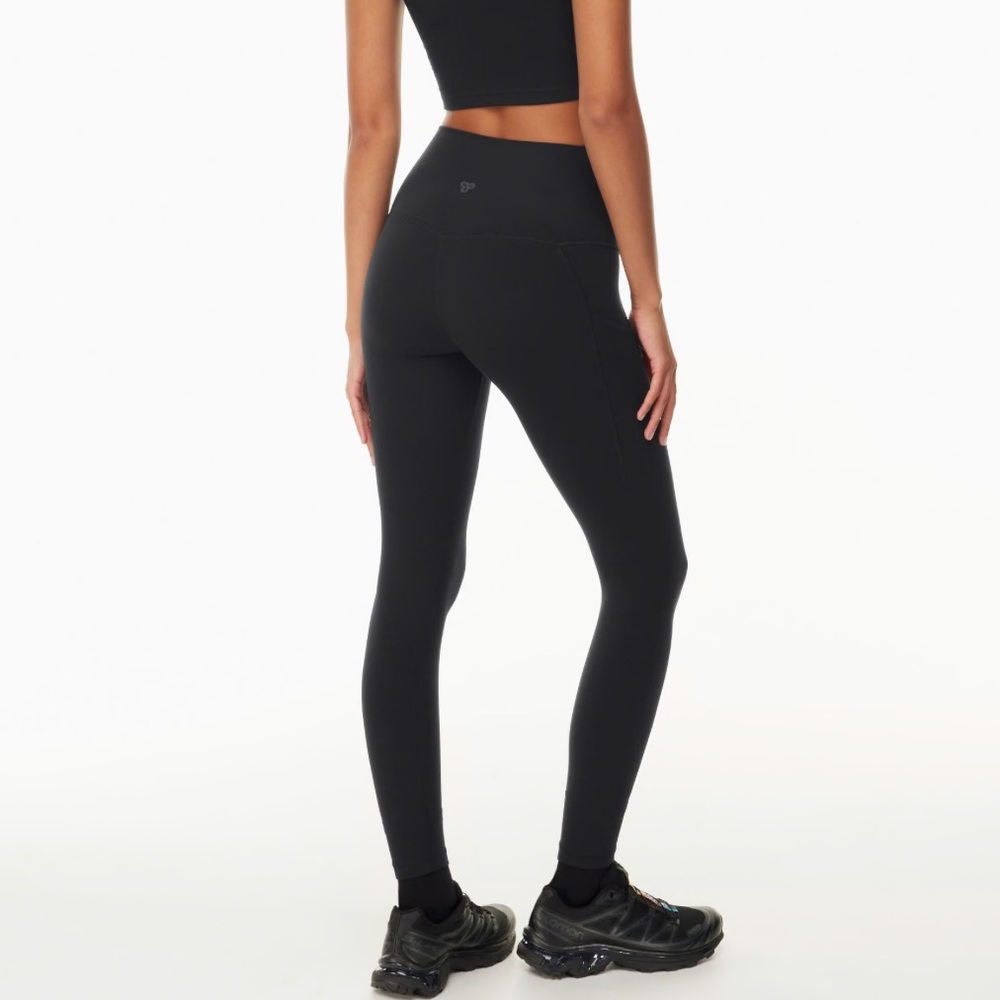 Aritzia TnAction Tna Butter Cheeky Pocket Hi-Rise Legging in Black
